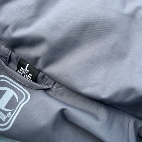 Champion jogging jacket with headphone/ phone pocket retractable hood - Picture 5 of 6